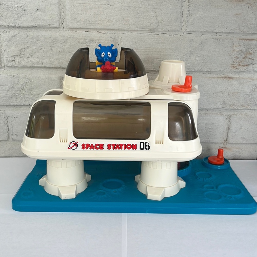 Playmates/ vintage Playmates Space Station 6 Play Set Building
